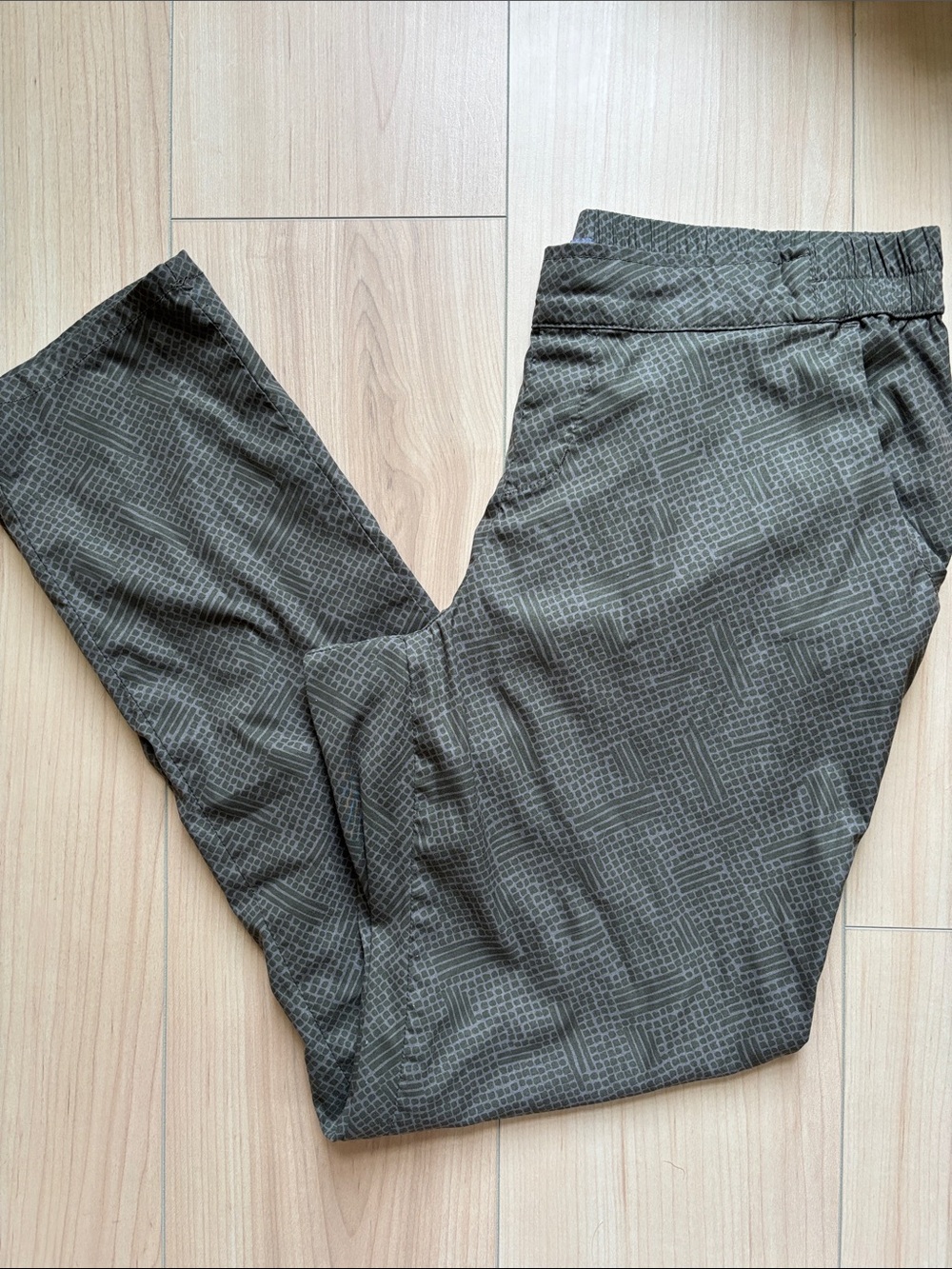 Toad & Co Jetlite Travel Pull On Pant. Green Geometric Print. Size Medium